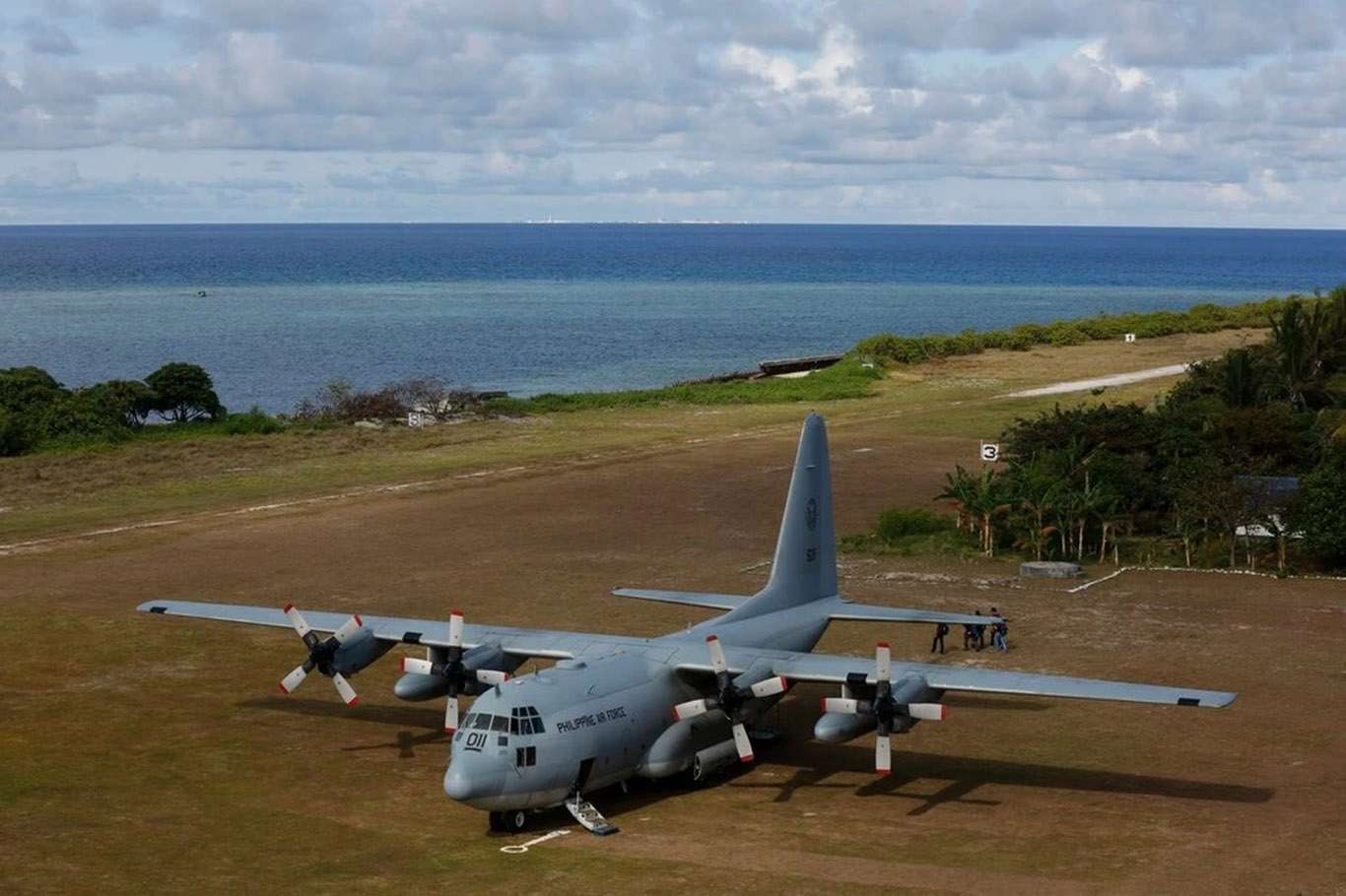 Military plane carrying troops crashes in the Philippines